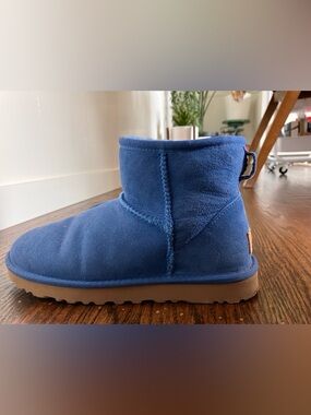 UGG Classic Mini II